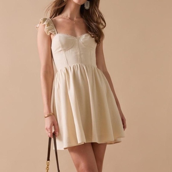 Francesca’s Elegant beige / cream mini Dress lien - Picture 2 of 7